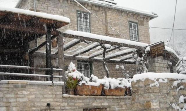 Tritoxo Guesthouse Koukkouli Bagian luar foto